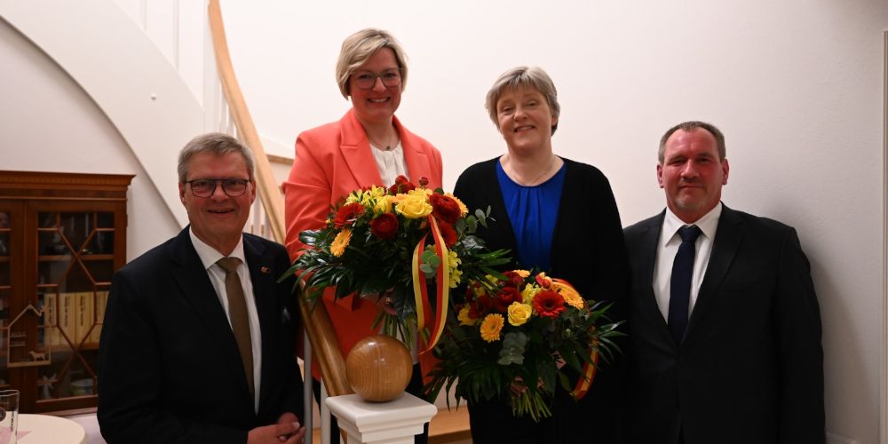 Königin und Zeremonienmeisterin startklar für das neue Hofjahr